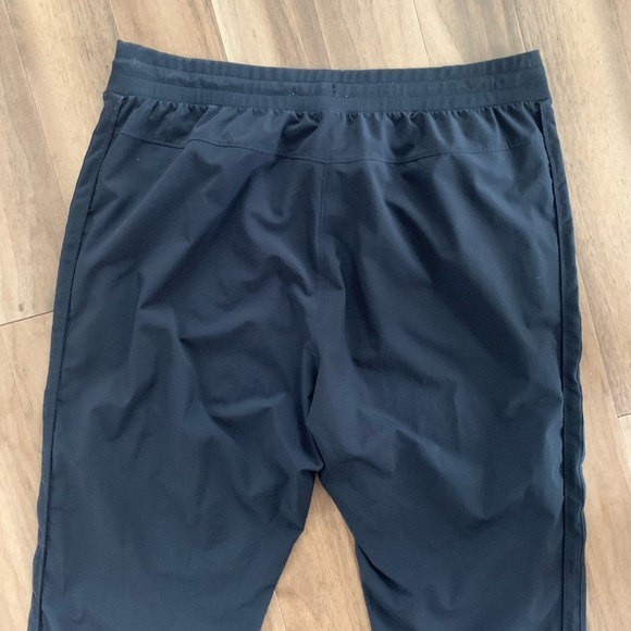 Lightweight GAP Fit joggers - Picture 2 of 3